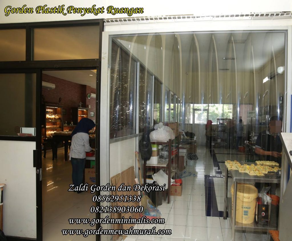 Gorden Plastik Transparan untuk pembatas pintu toko roti restoran PVC Strip Curtain (1)