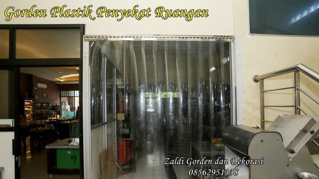 Gorden Plastik Transparan untuk pembatas pintu toko roti restoran PVC Strip Curtain (1)